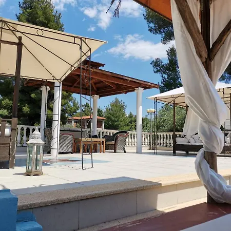 Resort Askamnia And