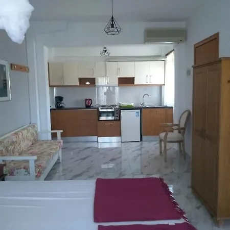 Askamnia And نيكيتي