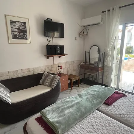 Hotel Askamnia And